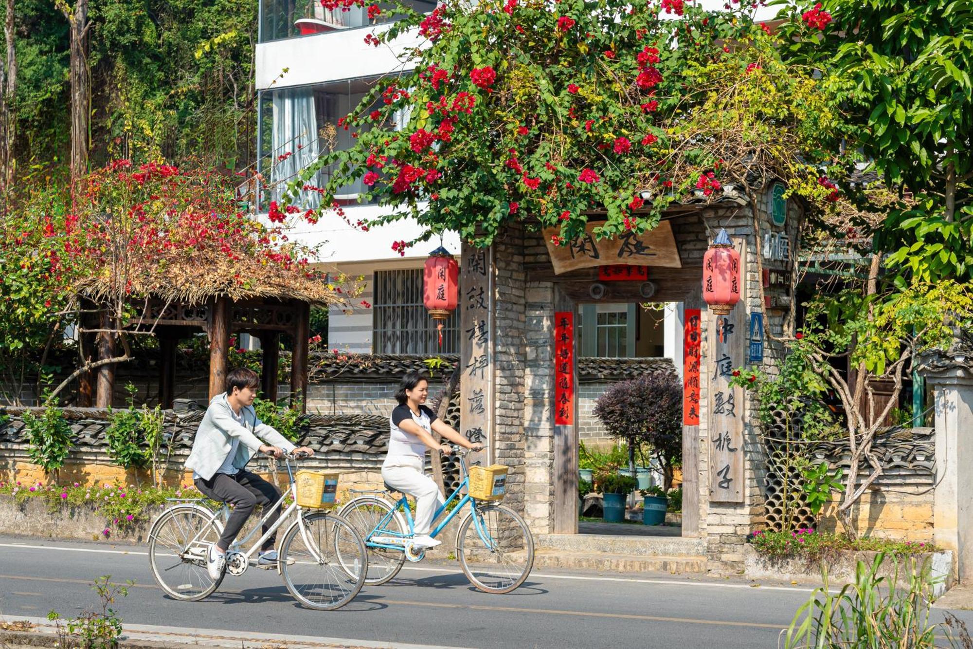Leisure Courtyard Hotel Yangshuo-Free Shuttle Bus To Yangshuo Station Stay 2 Nights One Way Exterior foto