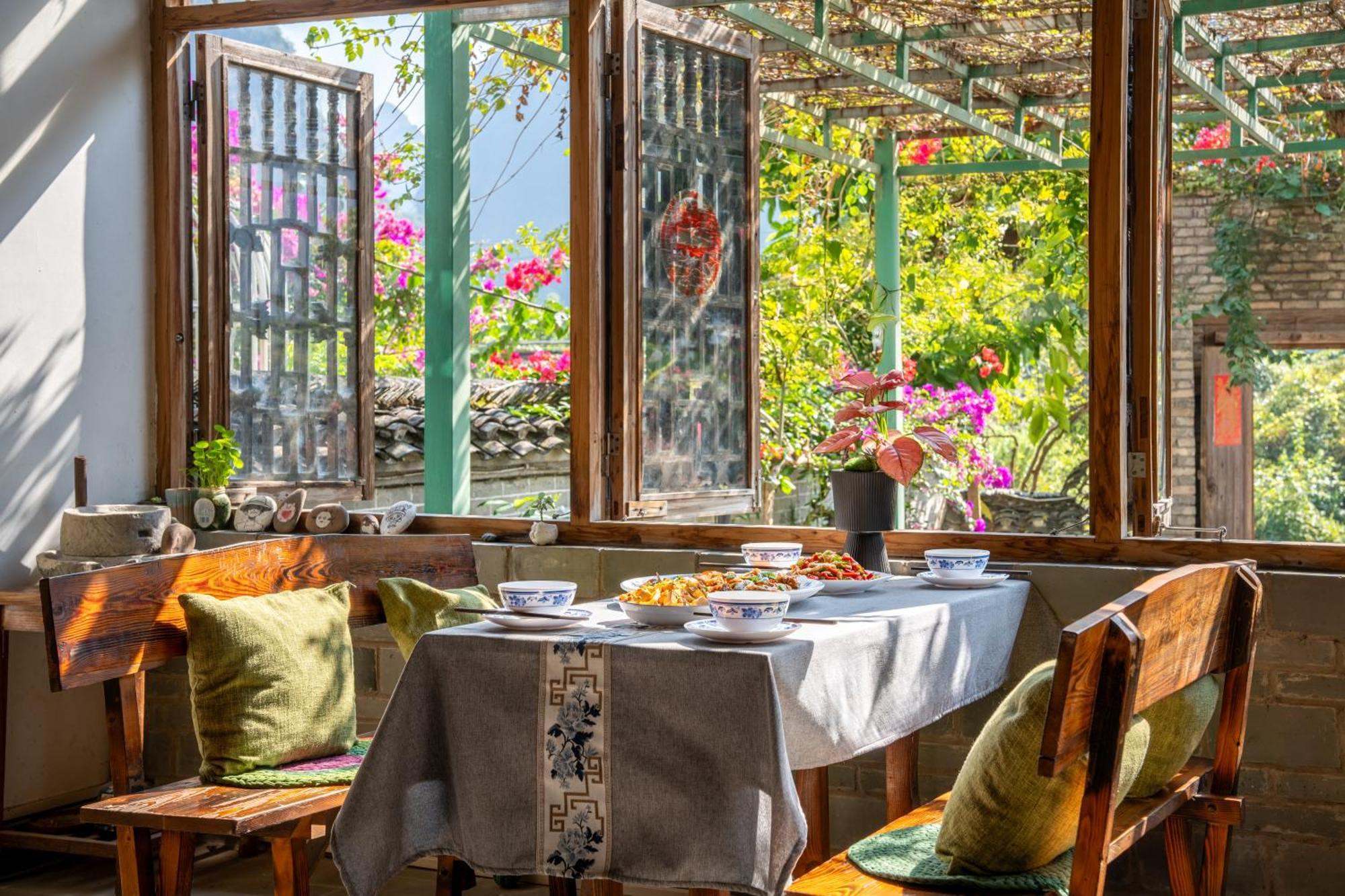Leisure Courtyard Hotel Yangshuo-Free Shuttle Bus To Yangshuo Station Stay 2 Nights One Way Exterior foto