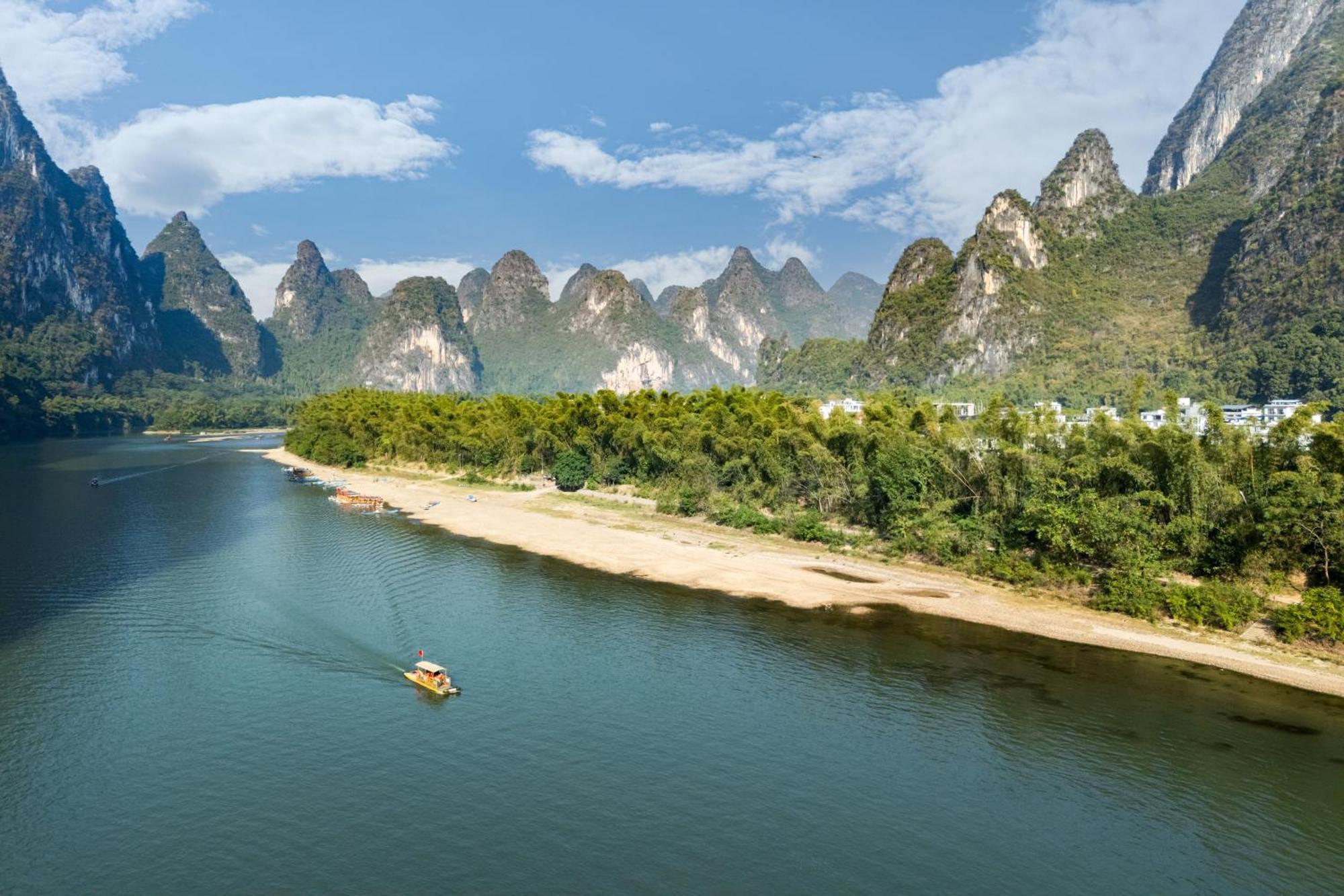Leisure Courtyard Hotel Yangshuo-Free Shuttle Bus To Yangshuo Station Stay 2 Nights One Way Exterior foto