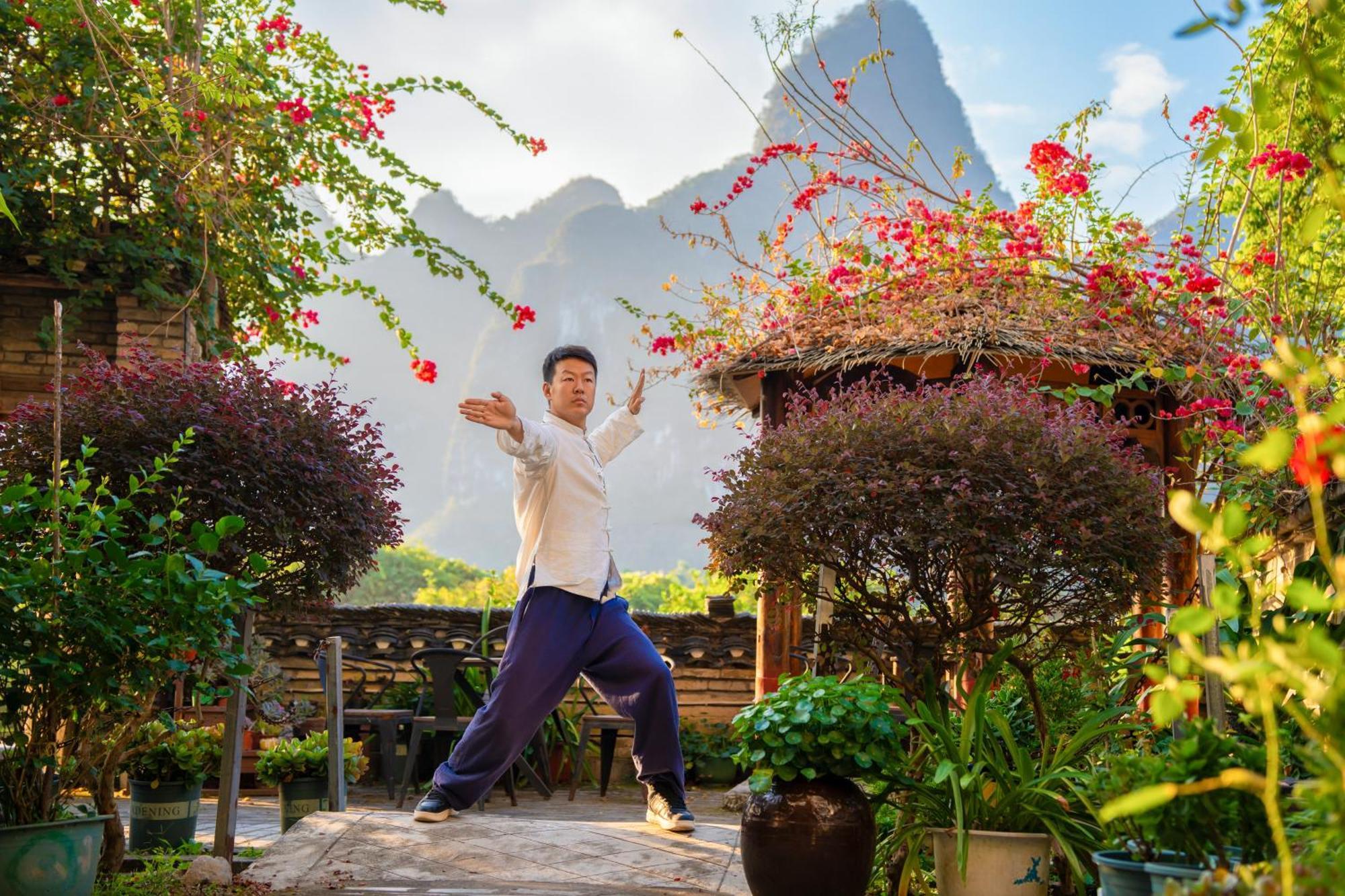 Leisure Courtyard Hotel Yangshuo-Free Shuttle Bus To Yangshuo Station Stay 2 Nights One Way Exterior foto